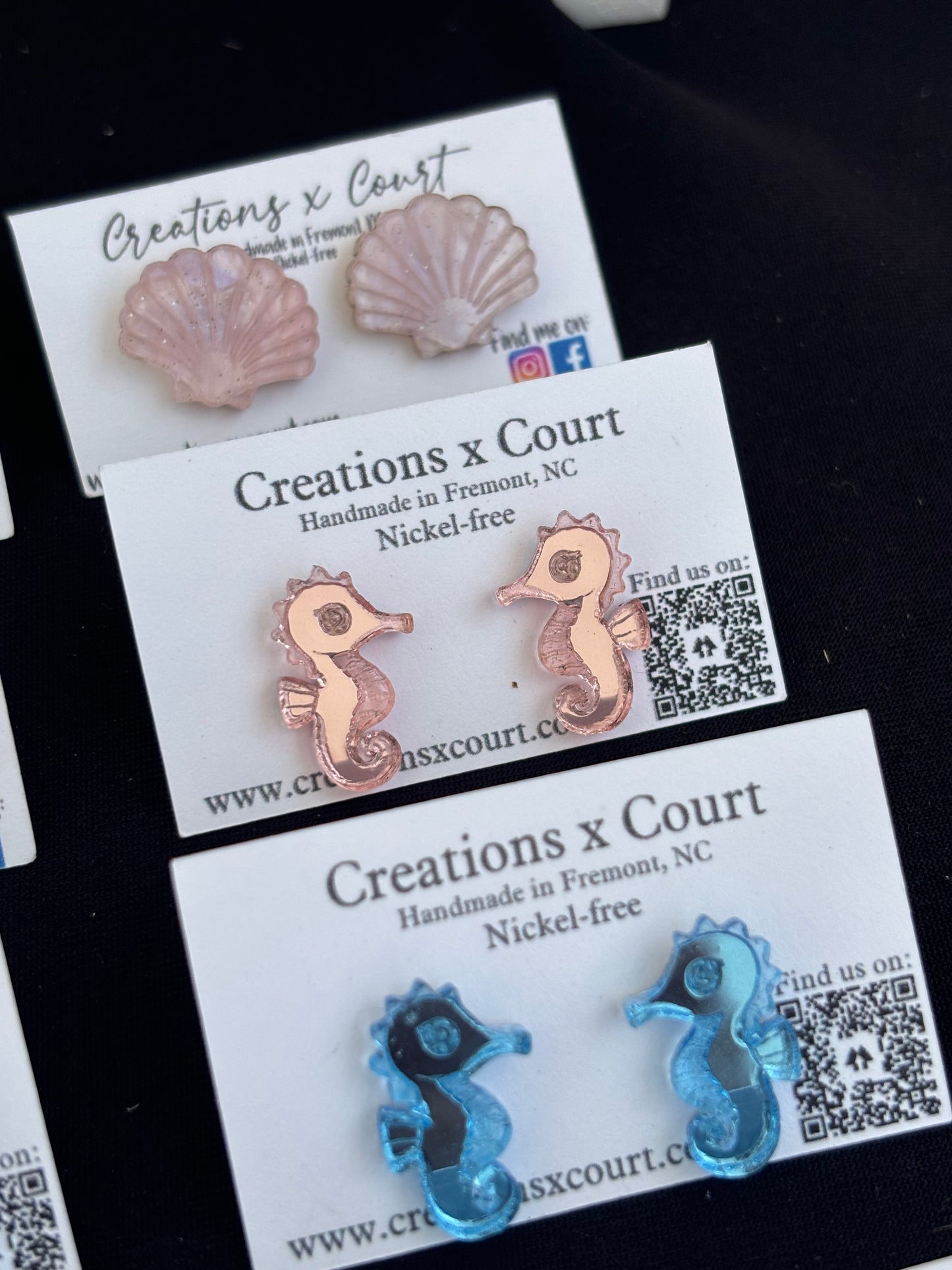 Seahorse studs